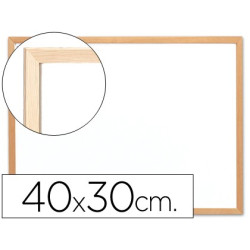 Pizarra blanca con marco de madera de 30 x 40 cm.